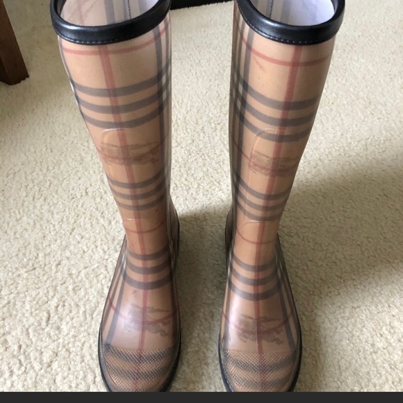 Burberry rain boots - Picture 1 of 6